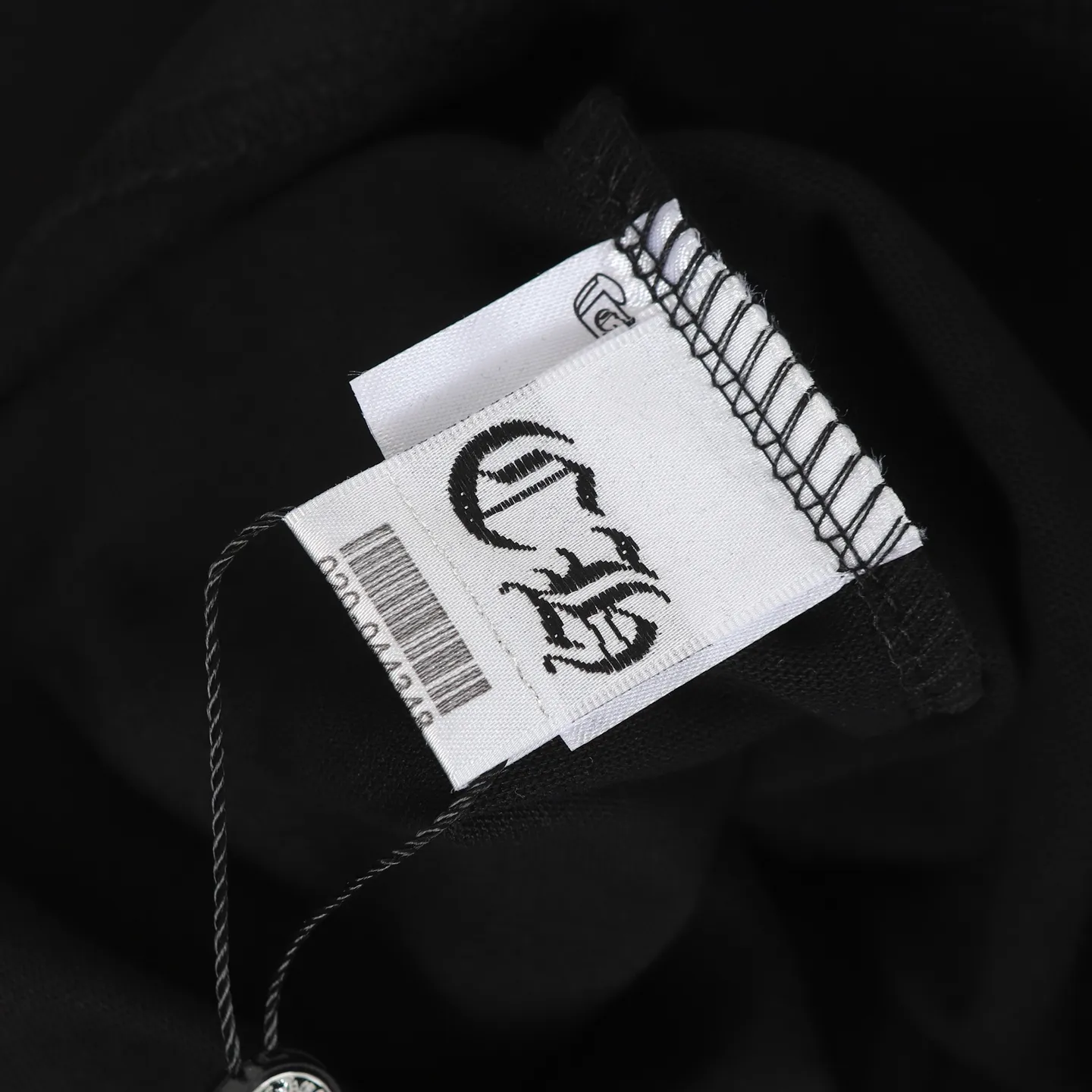 🅿️270 Come Hearts/Kro Heart Sanskrit Printed Long Sleeve, King of Autumn and Winter! Chest pockets, high weight threads on collar and cuffs, custom woven and dyed 280g double yarn pure cotton fabric, washed anti-counterfeiting tags and other auxiliary materials are all correct versions, super conspicuous, super good-looking and super atmospheric, same style for men and women! The overall upper body shows fashion and individuality, and it is recommended for couples to wear it together!! Color: Black White Size: XS-L